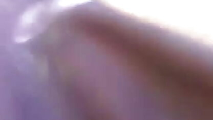 कैंडिस डेयर लेक्स के गहरे रंग के सॉसेज को उसके मुर्गा-राइटिंग गधे और शहद के इंग्लिश मूवी सेक्सी बर्तन में लेक्स की हिम्मत करता है