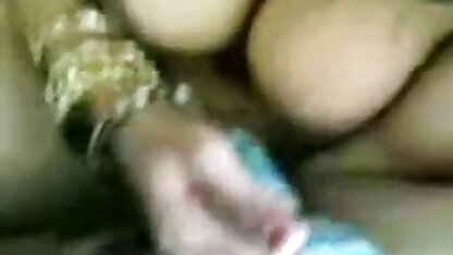 लड़की उंगलियों इंग्लिश सेक्स वीडियो फुल मूवी योनि और चूत के माध्यम से छेददार पैंट