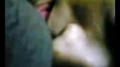 बिग गधा छाती औरत सेक्सी मूवी इंग्लिश फिल्म आदमी के दोस्त के मुर्गा, जबकि वह पोकर खेलता है